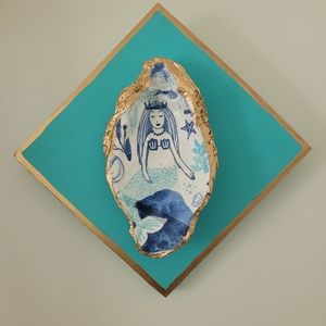 1 mounted mermaid oyster shell